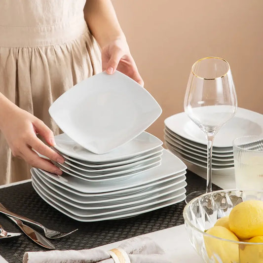 Ensemble d'assiettes en céramique blanche